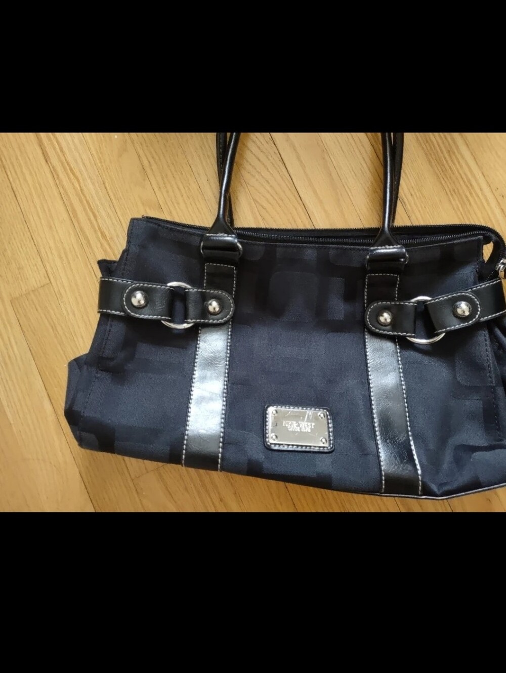 Four assorted handbags - Picture 2 of 5